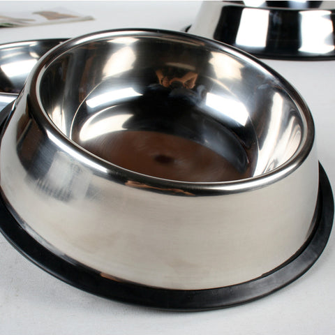 Set of two non-slip stainless steel dog bowls in matching sizes